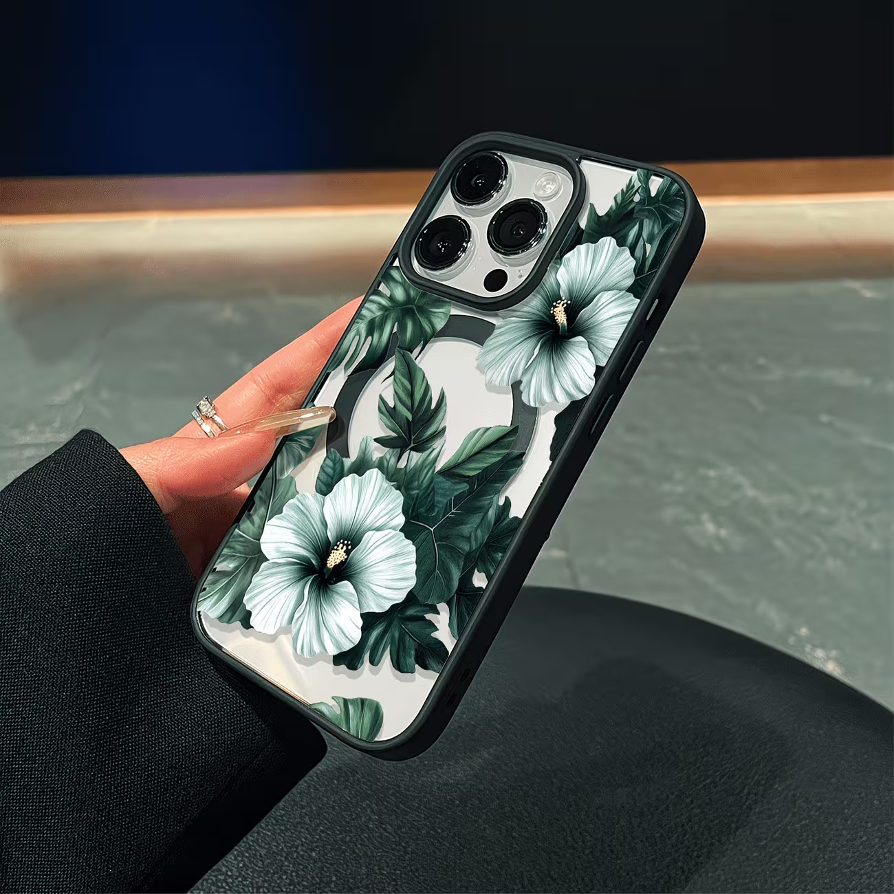 グリーンフローラルプリントのiPhoneケース iPhone - Magnetic Phone Case のレビューと価格